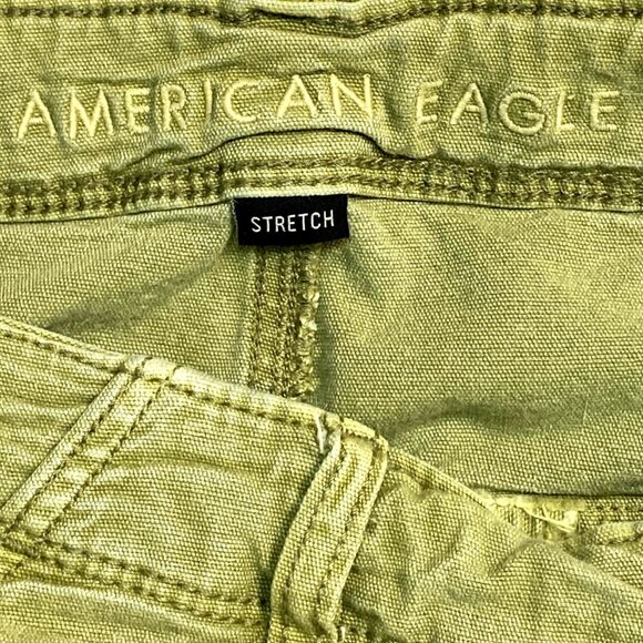 American Eagle High Rise 90s Boyfriend Khaki Green Cargo Utility Shorts Size 10 - Picture 4 of 5